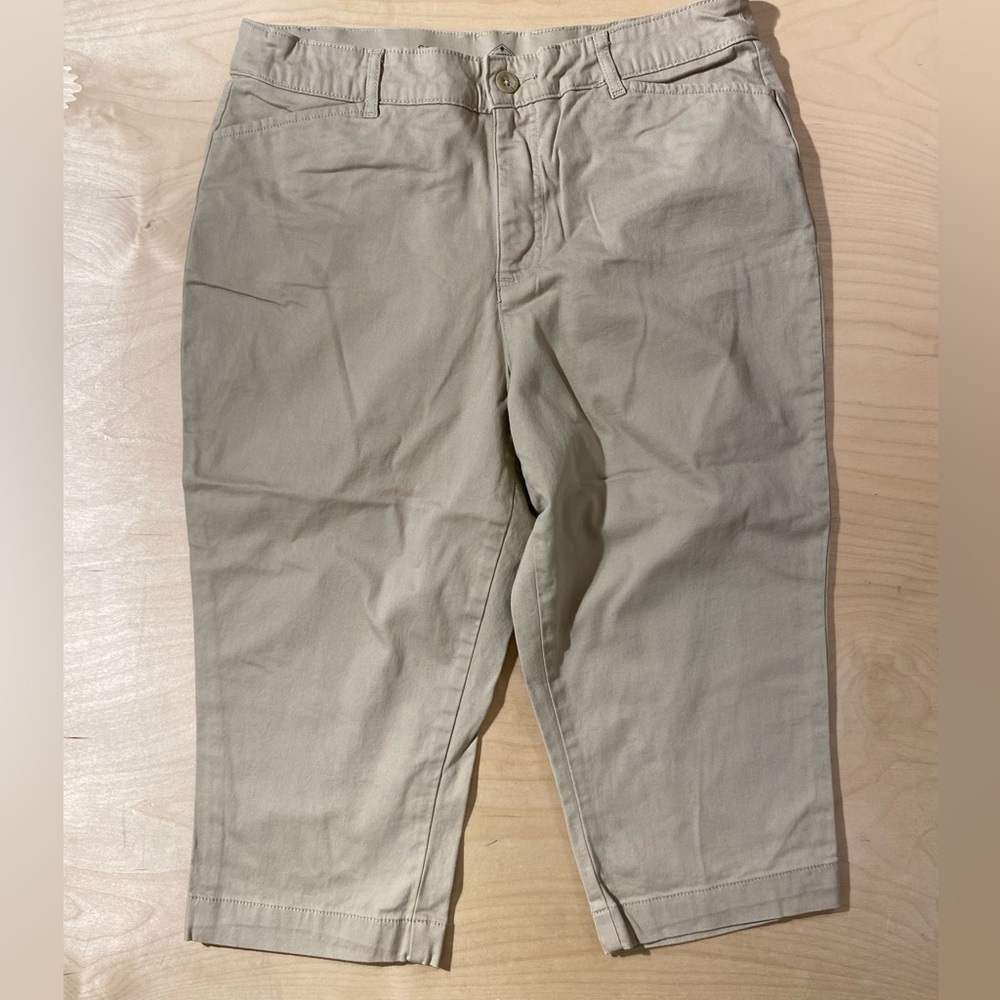 St. John's Bay Capris Pants 14 (PY)